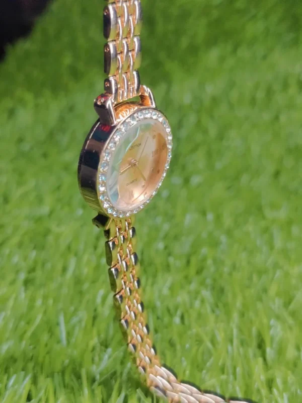 Sparkling Elegance: Diamond Watch for Women & Girls – A Touch of Luxury